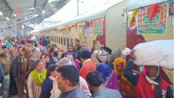 মেদিনীপুরে উরষ উৎসব, বাংলাদেশি তীর্থযাত্রীদের ঢল নামল মেদিনীপুরে উরষ উৎসব, বাংলাদেশি তীর্থযাত্রীদের ঢল নামল
