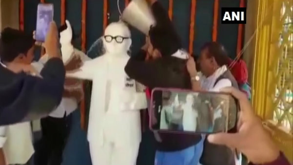 মূর্তিতে গঙ্গাজল দিয়ে প্রতিবাদ সিপিআই-আরজেডির