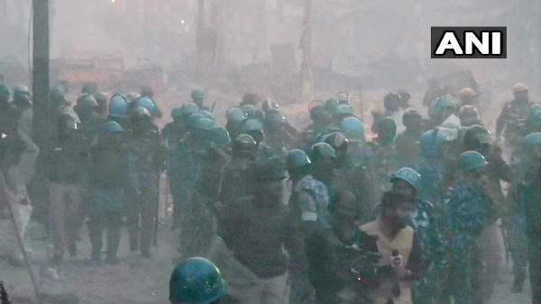 আধাসেনাকে লক্ষ্য করে অ্যাসিড