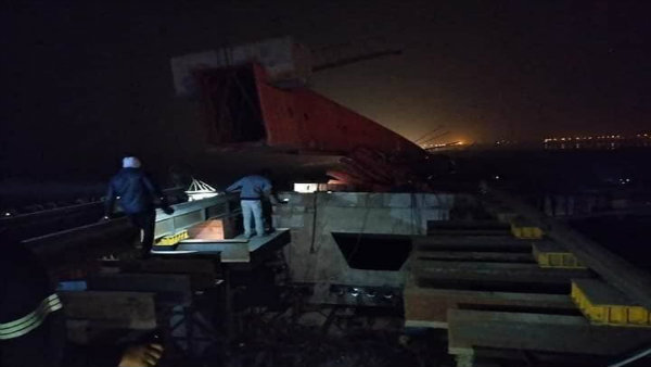 ফরাক্কায় নির্মীয়মান ব্রিজ ভেঙে দুর্ঘটনা