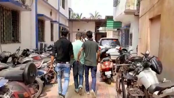 কনস্টেবল পদের পরীক্ষা দিতে এসে গ্রেফতার দুই ভুয়ো পরীক্ষার্থী কনস্টেবল পদের পরীক্ষা দিতে এসে গ্রেফতার দুই ভুয়ো পরীক্ষার্থী