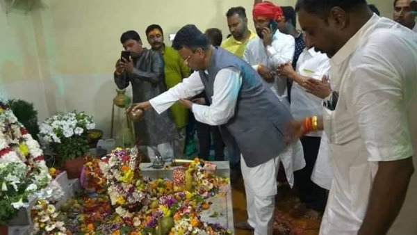 মহাদেবের মাথায় জল, ফিরহাদকে কটাক্ষ বাবুলের মহাদেবের মাথায় জল, ফিরহাদকে কটাক্ষ বাবুলের