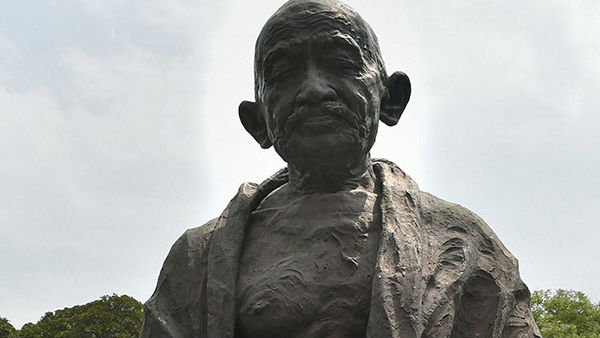 গান্ধী ডেভেলপমেন্ট ট্রাস্টের সঙ্গে যুক্ত ছিলেন সতীশ