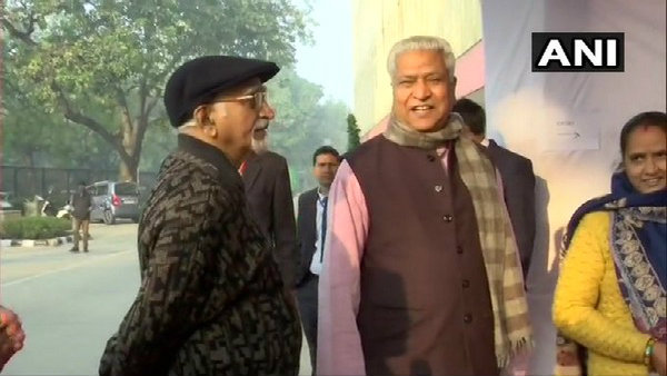সকাল সকাল ভোট দিল্লির হেভিওয়েটদের