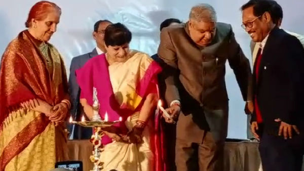 উত্তরবঙ্গে আইনজীবীদের অনুষ্ঠানে সস্ত্রীক হাজির রাজ্যপাল উত্তরবঙ্গে আইনজীবীদের অনুষ্ঠানে সস্ত্রীক হাজির রাজ্যপাল