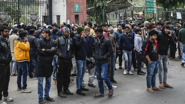 বিতর্কিত ভাইরাল ভিডিওর পাল্টা আনকাট ভাডাও প্রকাশ করে দিল্লি পুলিশ