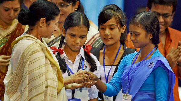 কন্যাশ্রীর টাকা আটকাচ্ছে কাটমানি! পঞ্চায়েত সদস্যের বিরুদ্ধে প্রশাসনে অভিযোগ ছাত্রীর কন্যাশ্রীর টাকা আটকাচ্ছে কাটমানি! পঞ্চায়েত সদস্যের বিরুদ্ধে প্রশাসনে অভিযোগ ছাত্রীর