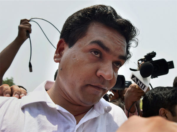 বিজেপি নেতাকে নিয়ে তোলপাড়