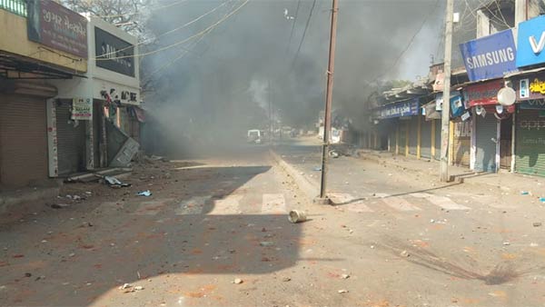 এলাকায় পুলিশ পিকেট