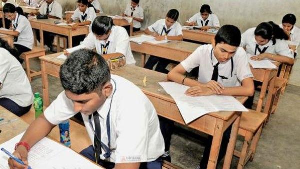 প্রশ্ন ফাঁস পিছু ছাড়ল না এবারও, কড়া নজরদারি নিয়ে উঠছে নানা প্রশ্ন প্রশ্ন ফাঁস পিছু ছাড়ল না এবারও, কড়া নজরদারি নিয়ে উঠছে নানা প্রশ্ন