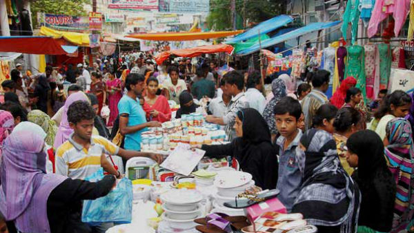 ক্রেতাদের সচেতনতা নিয়েও উঠছে প্রশ্ন