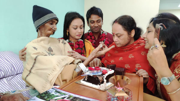 ক্যানসার আক্রান্ত বাবার ইচ্ছায় হাসপাতালেই ‘বিয়ে’ মেয়ের ক্যানসার আক্রান্ত বাবার ইচ্ছায় হাসপাতালেই ‘বিয়ে’ মেয়ের