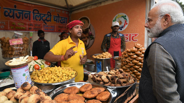 চায়ে-পে চর্চায় লিট্টি-চোকা-কুলচার যুগলবন্দী, ইন্ডিয়া গেটে অন্য মেজাজে নমো চায়ে-পে চর্চায় লিট্টি-চোকা-কুলচার যুগলবন্দী, ইন্ডিয়া গেটে অন্য মেজাজে নমো