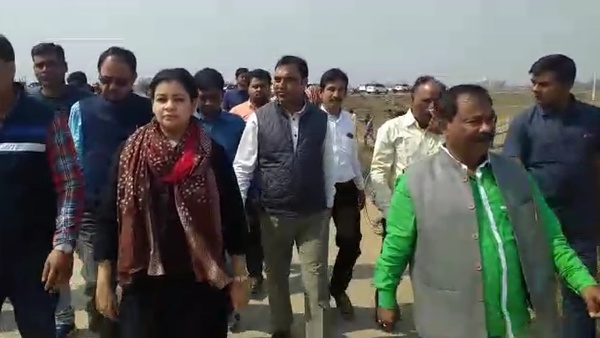 মালদহ সফরে যাচ্ছেন মমতা, সভাস্থল পর্যবেক্ষণে মৌসম মালদহ সফরে যাচ্ছেন মমতা, সভাস্থল পর্যবেক্ষণে মৌসম