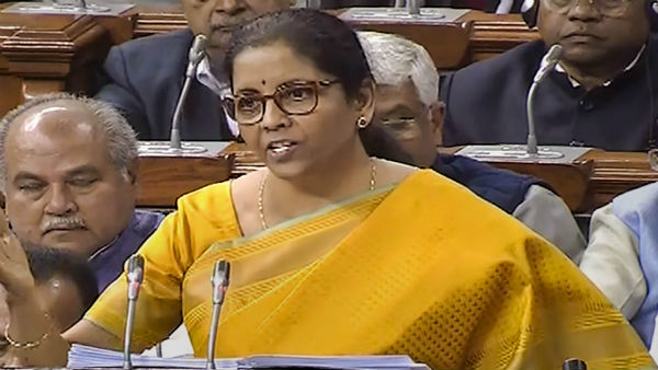আসন্ন বাজেটে প্রবীণ নাগরিকদের জন্য বড় ঘোষণা করতে পারেন নির্মলা আসন্ন বাজেটে প্রবীণ নাগরিকদের জন্য বড় ঘোষণা করতে পারেন নির্মলা