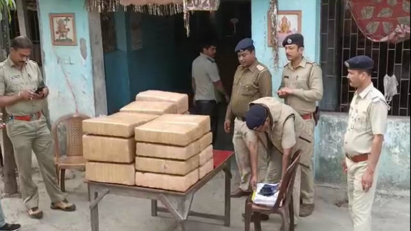 ২০ লক্ষ টাকার গাঁজা আটক জলপাইগুড়িতে ২০ লক্ষ টাকার গাঁজা আটক জলপাইগুড়িতে