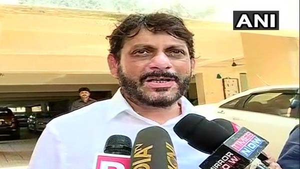 ওয়ারিশের বিরুদ্ধে এফআইআর