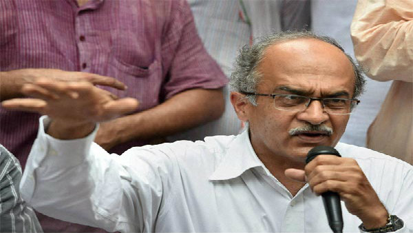 আদালতে প্রশান্ত ভূষণের আবেদন
