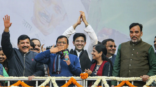 দিল্লিতে মুখোমুখি অমিত শাহ-কেজরিওয়াল দিল্লিতে মুখোমুখি অমিত শাহ-কেজরিওয়াল