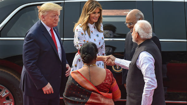 ফের পোশােক চমক মেলানিয়ার