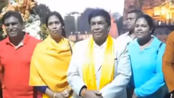 মরিশাসের রাষ্ট্রপতির ব্যাগের ওজন বেশি, যোগী রাজ্যে আটকে গেলেন বিমানবন্দরে মরিশাসের রাষ্ট্রপতির ব্যাগের ওজন বেশি, যোগী রাজ্যে আটকে গেলেন বিমানবন্দরে