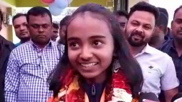 কিক বক্সিংয়ে সোনা জিতে দুবাই থেকে ভারতে ফিরল হেনা কিক বক্সিংয়ে সোনা জিতে দুবাই থেকে ভারতে ফিরল হেনা