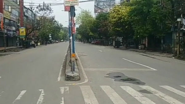 করোনা রুখতে লকডাউনের ফলে শুনশান উত্তরবঙ্গের রাস্তা করোনা রুখতে লকডাউনের ফলে শুনশান উত্তরবঙ্গের রাস্তা