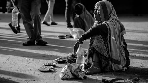 দারিদ্রতাকে মুক্ত রাখার প্রয়াস