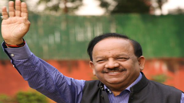 মন্ত্রীগোষ্ঠীর পাশাপাশি প্রতিদিনের নজরদারিতে স্বাস্থ্যমন্ত্রী