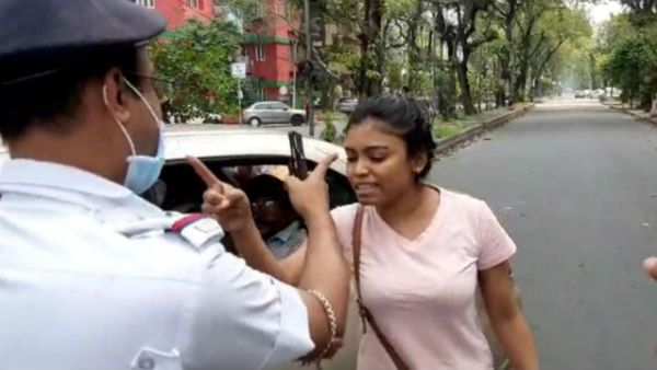 তরুণীর অভব্য আচরণ