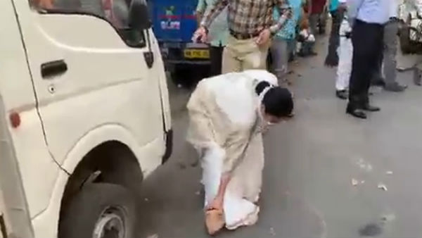 ইট দিয়ে লক্ষ্মণরেখা টানেন মুখ্যমন্ত্রী
