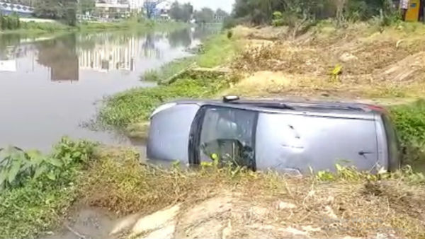 নিয়ন্ত্রণ হারিয়ে খালে গাড়ি, অল্পের জন্য সল্টলেকে রক্ষা চালকের নিয়ন্ত্রণ হারিয়ে খালে গাড়ি, অল্পের জন্য সল্টলেকে রক্ষা চালকের