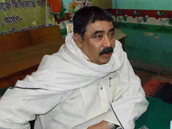আঠপৌরে শব্দ ও অনুব্রত মণ্ডল