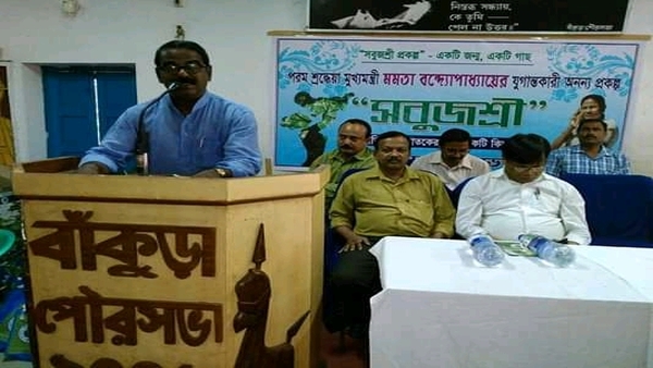 সামনেই পুরসভার ভোট, বাসিন্দাদের পাশে পেতে নানা সিদ্ধান্ত তৃণমূল পরিচালিত বাঁকুড়া পুরসভার সামনেই পুরসভার ভোট, বাসিন্দাদের পাশে পেতে নানা সিদ্ধান্ত তৃণমূল পরিচালিত বাঁকুড়া পুরসভার