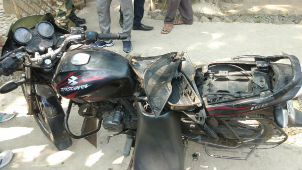 সোনার বিস্কুট সহ দুই পাচারকারী গ্রেফতার স্বরূপনগরে সোনার বিস্কুট সহ দুই পাচারকারী গ্রেফতার স্বরূপনগরে