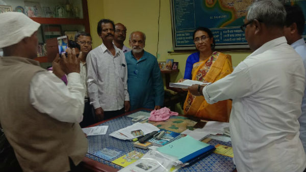ব্রিজ নির্মাণের দাবিতে গণবিক্ষোভ ও ডেপুটেশন পশ্চিম মেদিনীপুরে ব্রিজ নির্মাণের দাবিতে গণবিক্ষোভ ও ডেপুটেশন পশ্চিম মেদিনীপুরে