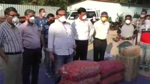 করোনার কারণে মাঝেরহাট ব্রিজ তৈরির কাজ থমকে, শ্রমিকদের পাশে দাঁড়াল সরকার করোনার কারণে মাঝেরহাট ব্রিজ তৈরির কাজ থমকে, শ্রমিকদের পাশে দাঁড়াল সরকার
