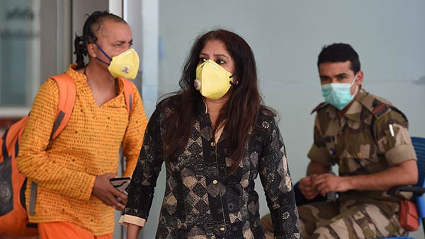 খোলার পর হাত ধুতে হবে