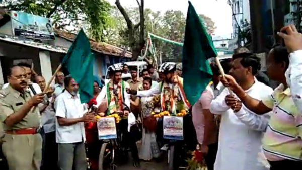পরিবেশ বাঁচাতে হাতিয়ার সাইকেল, বসিরহাট থেকে পুরী রওনা দুই যুবক পরিবেশ বাঁচাতে হাতিয়ার সাইকেল, বসিরহাট থেকে পুরী রওনা দুই যুবক