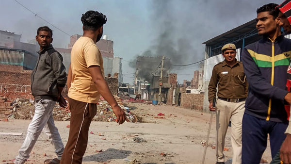 পিছনে থাকা ভারতীয়দের চিহ্নিতকরণ