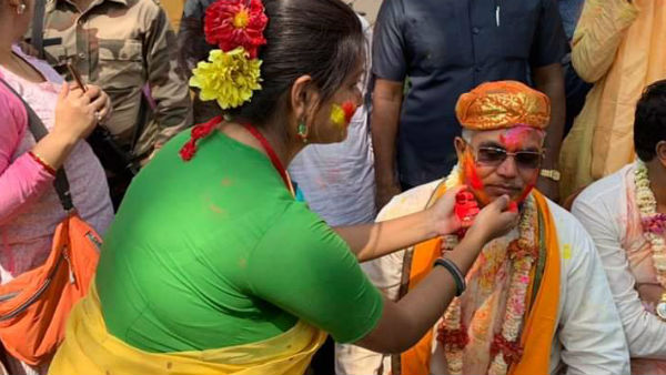 আগামিদিনে যেন শান্তিতে থাকতে পারি, তৃণমূলকে বিঁধে দোল উৎসব পালন দিলীপের আগামিদিনে যেন শান্তিতে থাকতে পারি, তৃণমূলকে বিঁধে দোল উৎসব পালন দিলীপের