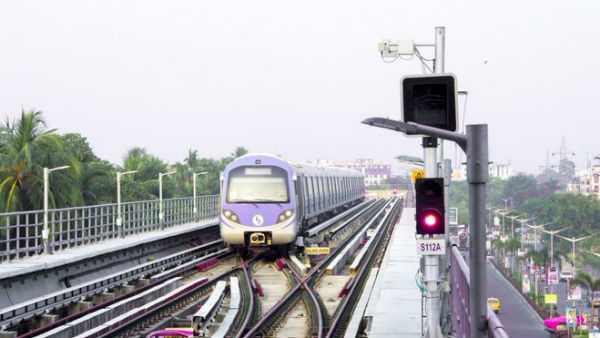যাত্রী কমছে মেট্রোয়