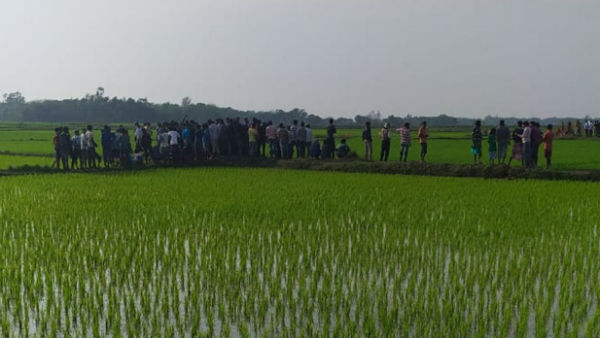 ঝাড়গ্রামে আকাশ থেকে চাষের জমিতে এসে পড়ল বোমা, চাঞ্চল্য এলাকায় ঝাড়গ্রামে আকাশ থেকে চাষের জমিতে এসে পড়ল বোমা, চাঞ্চল্য এলাকায়