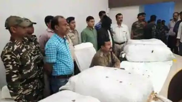 চারশো কেজি গাঁজা উদ্ধার মুর্শিদাবাদে চারশো কেজি গাঁজা উদ্ধার মুর্শিদাবাদে