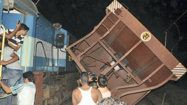 মধ্যপ্রদেশে এনটিপিসির মালগাড়ির মুখোমুখি সংঘর্ষে মৃত ৩ মধ্যপ্রদেশে এনটিপিসির মালগাড়ির মুখোমুখি সংঘর্ষে মৃত ৩