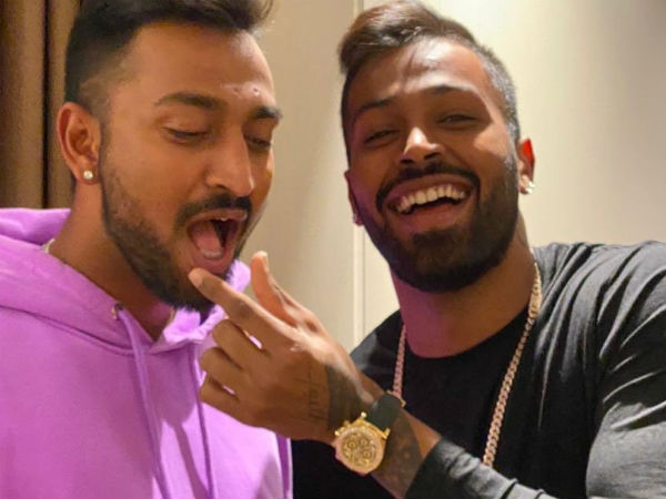হার্দিকের হাতে ঘড়ি