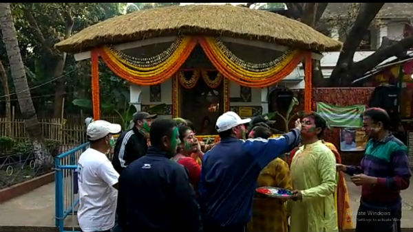 দোল উৎসবে মাতোয়ারা নবদ্বীপ দোল উৎসবে মাতোয়ারা নবদ্বীপ