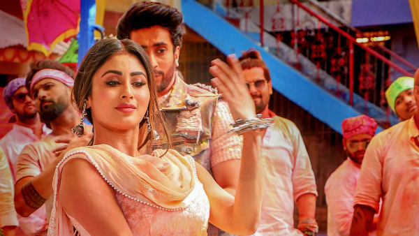 গৃহ প্রবেশ ঘিরে সিদ্ধান্ত