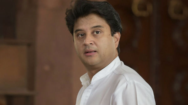 বিজেপির পথে পা যে বাড়িয়েছেন সিন্ধিয়া