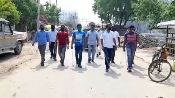 জমায়েত দেখলেই সরিয়ে দিচ্ছে পুলিশ, লকডাউন নিয়ে তৎপরতা তুঙ্গে নিউটাউনে জমায়েত দেখলেই সরিয়ে দিচ্ছে পুলিশ, লকডাউন নিয়ে তৎপরতা তুঙ্গে নিউটাউনে